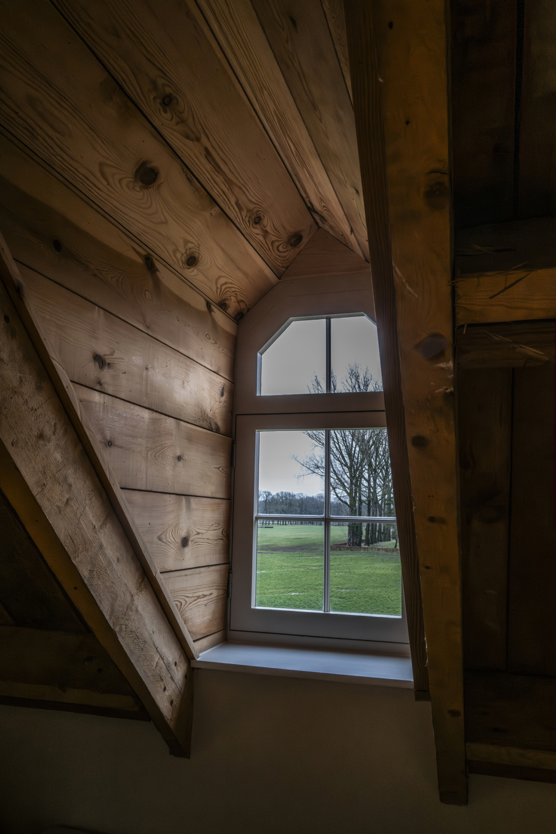 Detailfoto raam in hotel Merksplas-kolonie