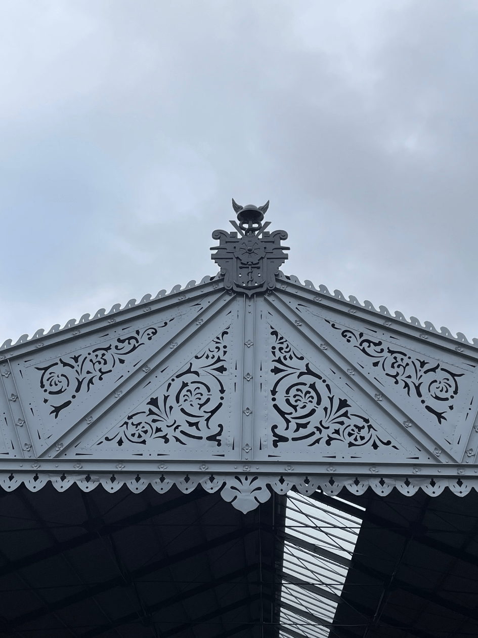 Detailfoto van stalen dakconstructie